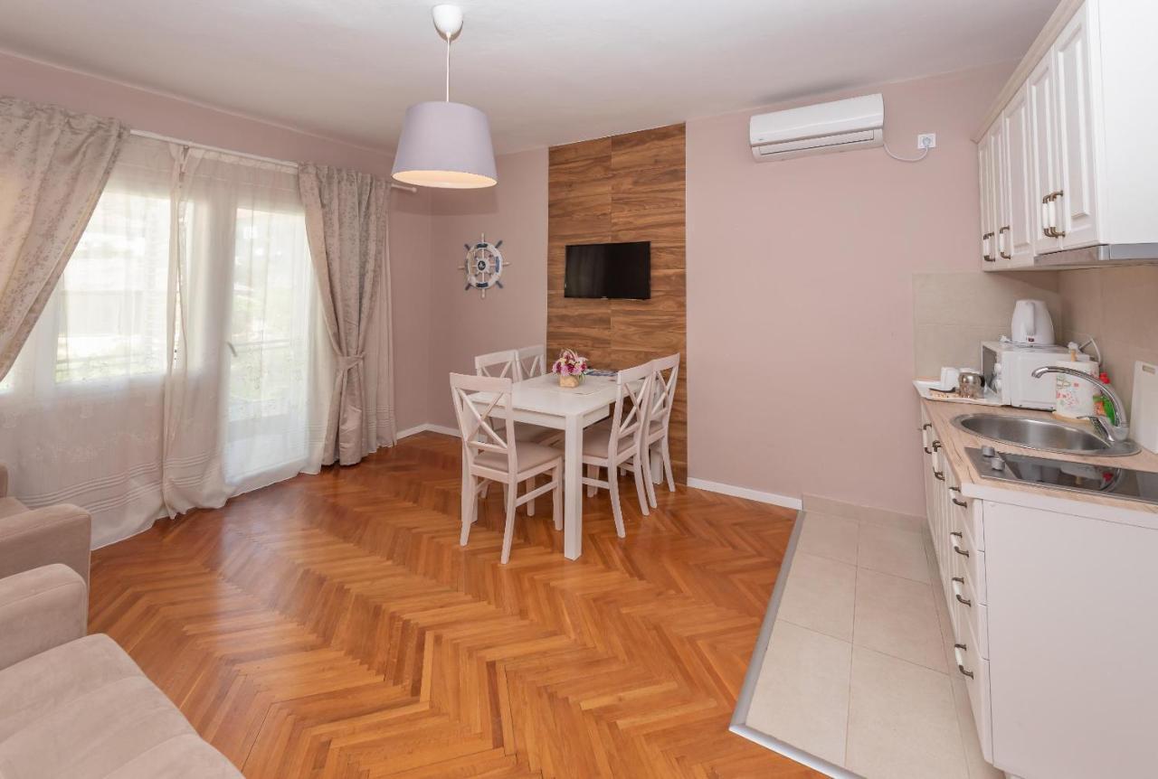 Ioannis Apartments Tivat Buitenkant foto
