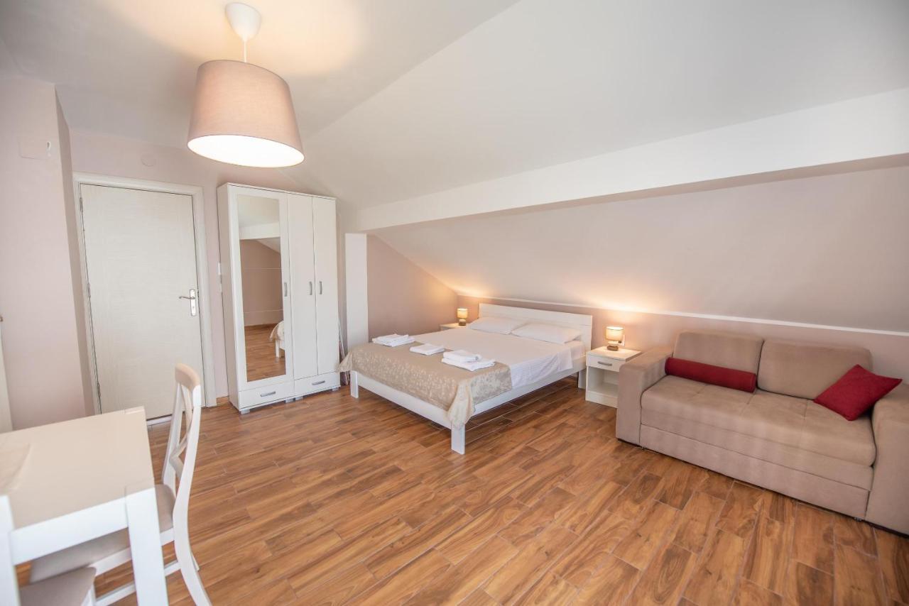 Ioannis Apartments Tivat Buitenkant foto